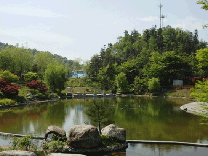 九龙宫纪念园-人工湖